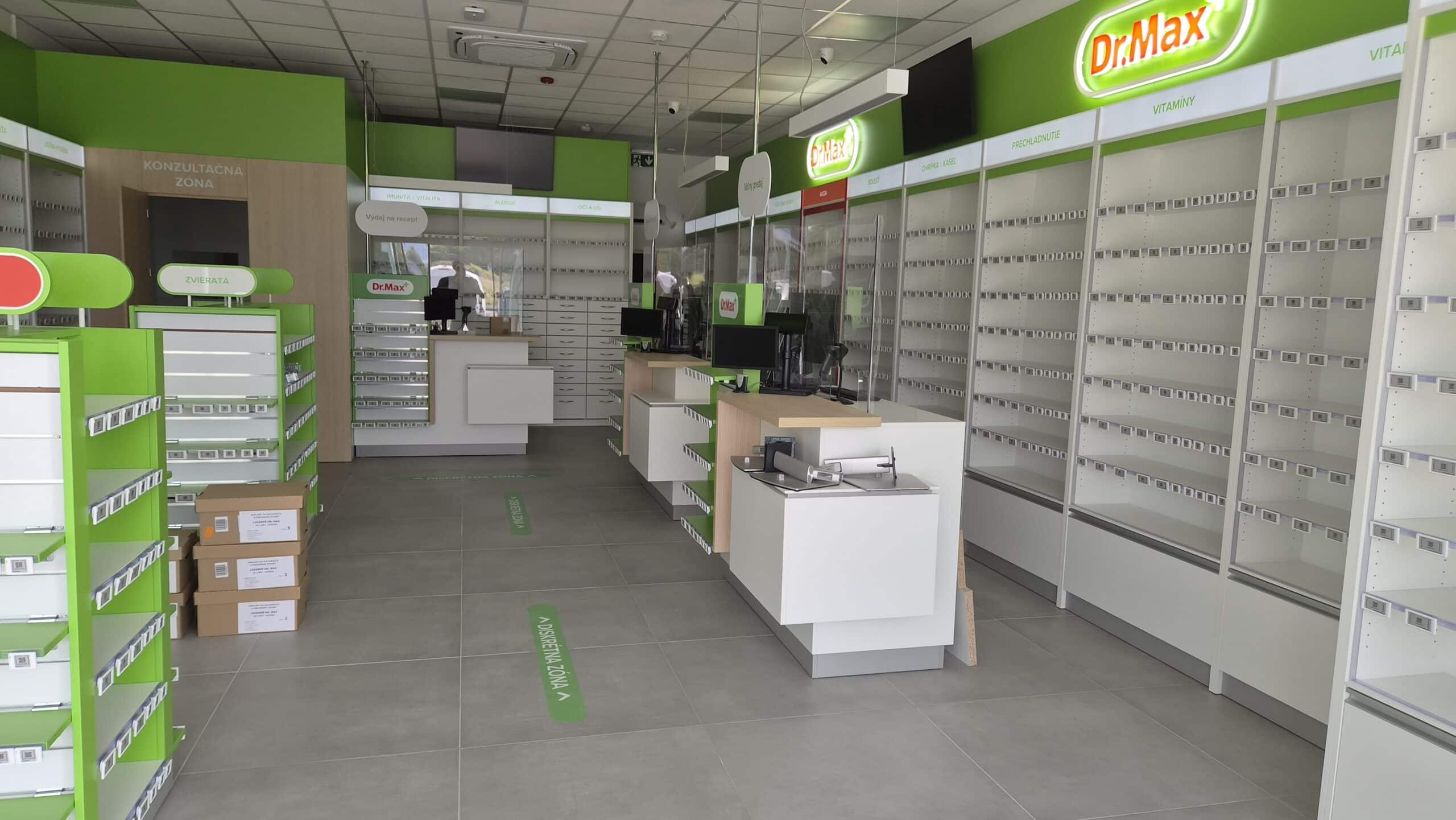 Interiér lekárne Dr.Max v OC Lúky v Rosine po dokončení fit-outu